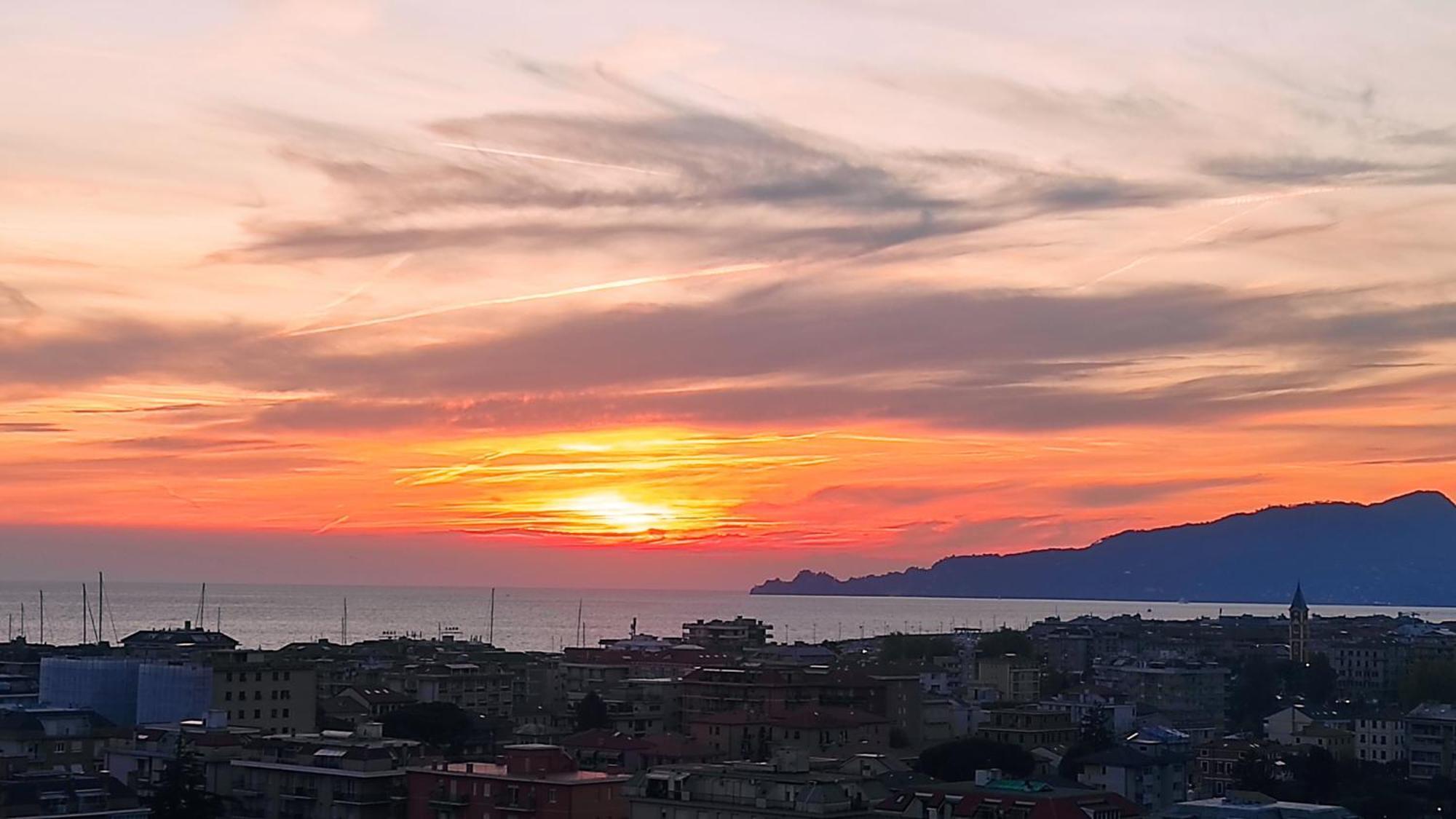 Ferienwohnung Super Vista Al Grattacielo Di Lavagna Exterior foto